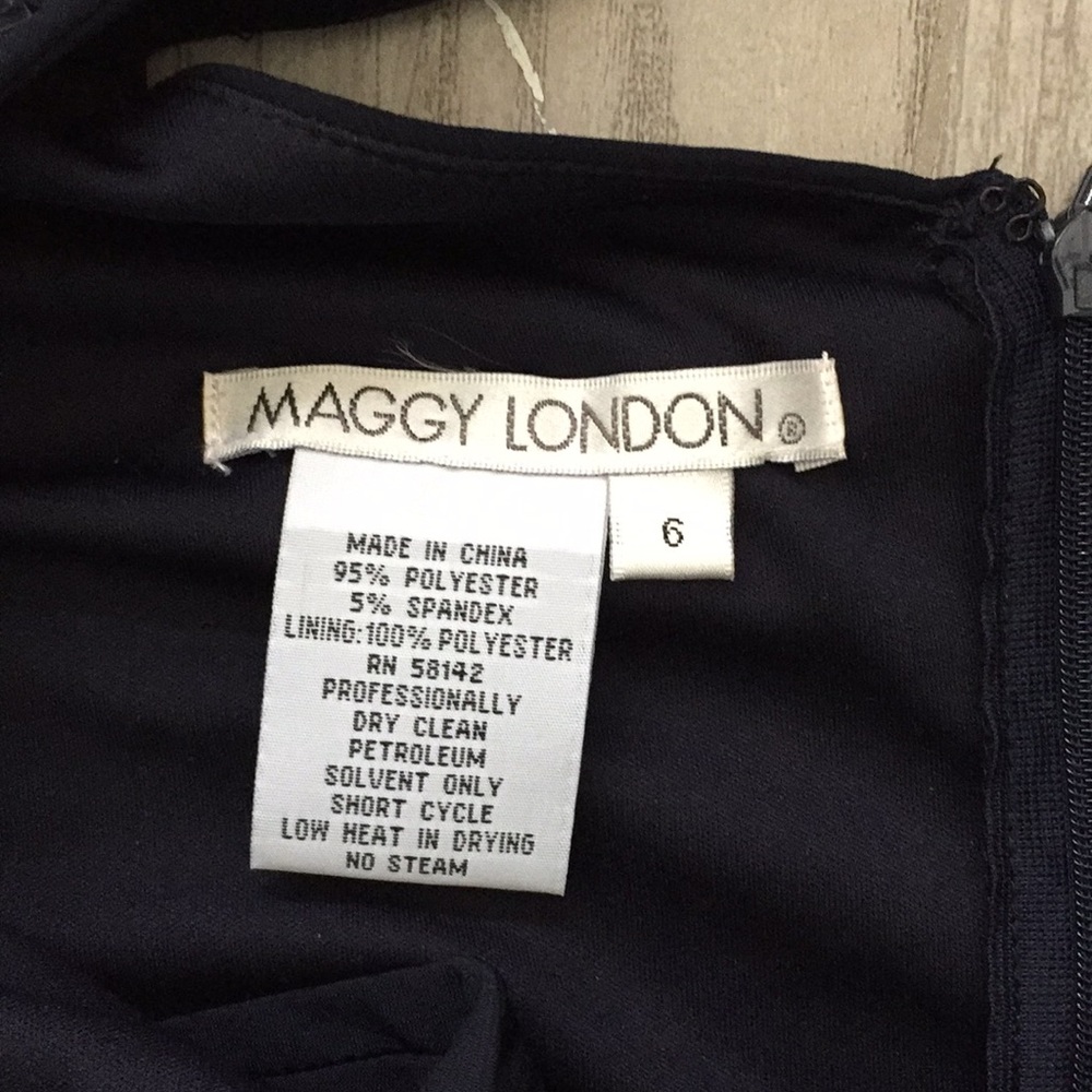 Maggy London-elegant and flattering dress - Picture 6 of 6